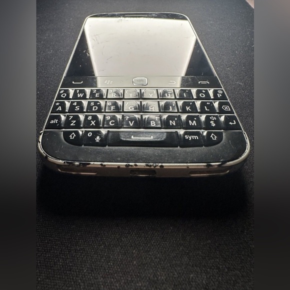 BlackBerry Classic (Rogers/Fido) - Picture 2 of 6